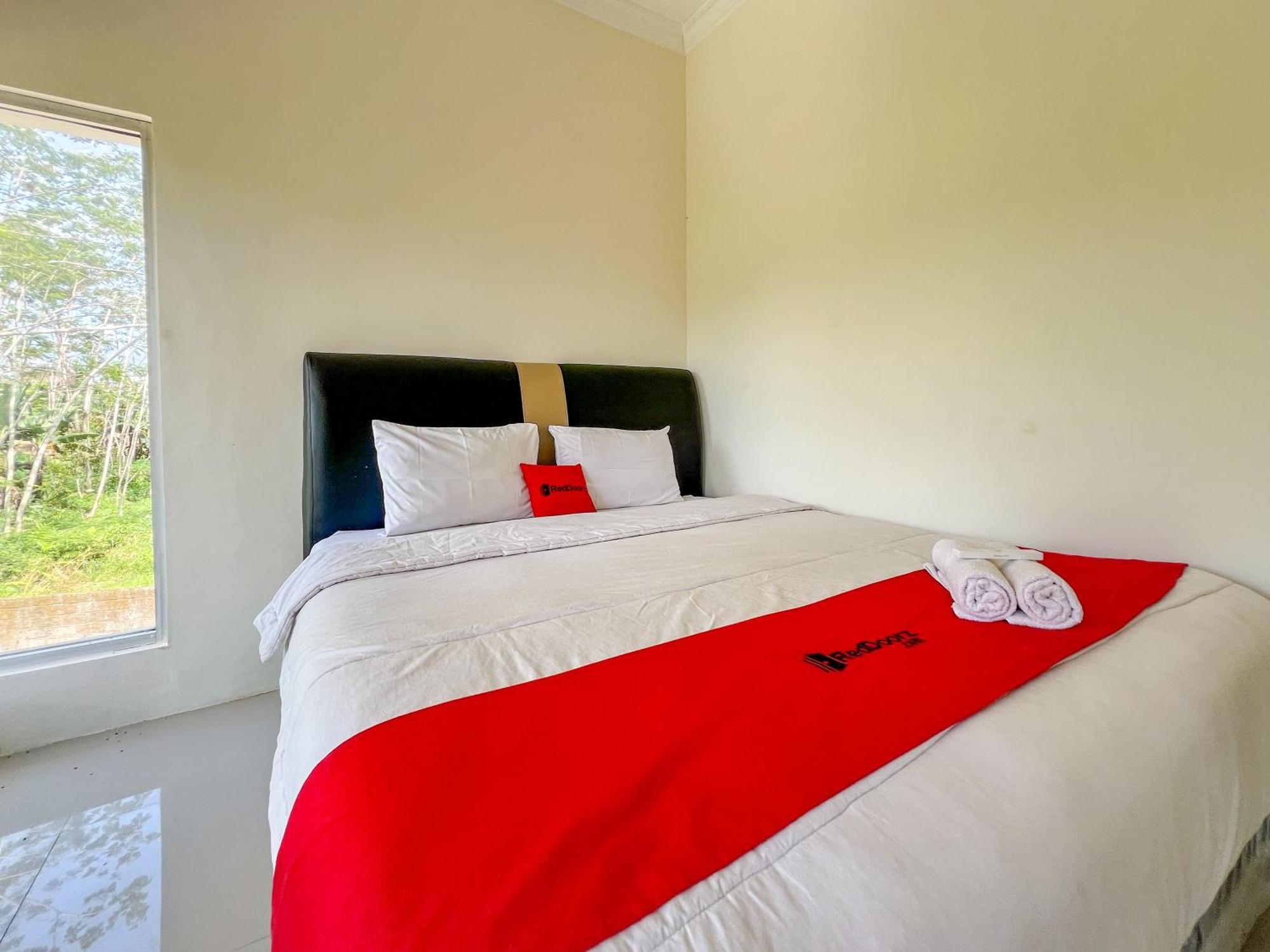 Reddoorz Syariah Near Pengadilan Agama Wonosobo Hotel Exterior photo